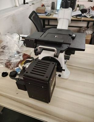 HM-41X ไมโครสโกปโลหะที่พลิกกลับพร้อมเป้าหมายครึ่งสีสําหรับการวิเคราะห์วัสดุ
