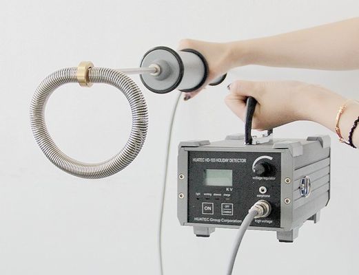 HD-103 เครื่องตรวจจับวันหยุดแรงดันสูง 0.2-30KV จอแสดงผล LCD 0.5-10 มม. เครื่องตรวจจับการรั่วไหลของรูเข็มเคลือบสำหรับถังท่อการตรวจสอบการป้องกันการกัดกร่อน