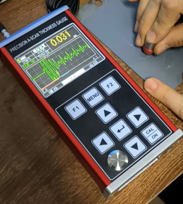 TG-6200 จับมือแสดงตัวเลข A / B การสแกน Nonmetallic Ultrasonic Coating Thickness Gauge