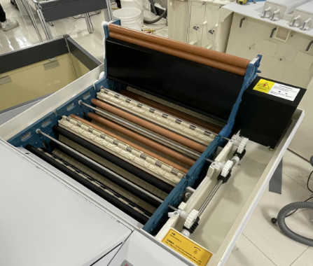 เวลาในการพัฒนา 20-60 วินาที NDT เครื่องตรวจสอบความบกพร่อง X-ray / เครื่องประมวลผลการพัฒนาหนัง HDL-P17A พร้อมความจุของถังยา