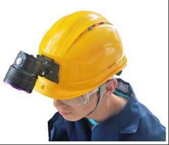 DG-90H แฮลเมทติดตั้งแสง LED UV 365nm 8000uw/cm2 แฮนด์ฟรี แหลม NDT